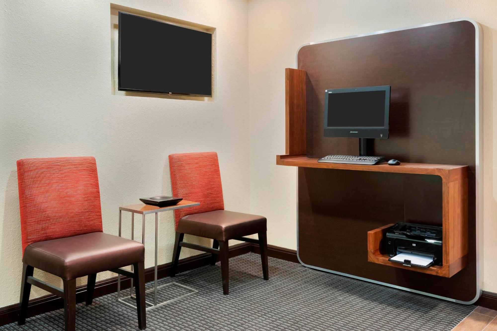 TownePlace Suites Savannah Midtown Bagian luar foto