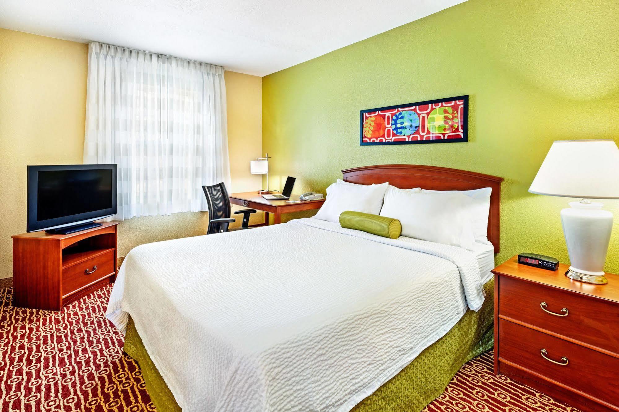 TownePlace Suites Savannah Midtown Bagian luar foto