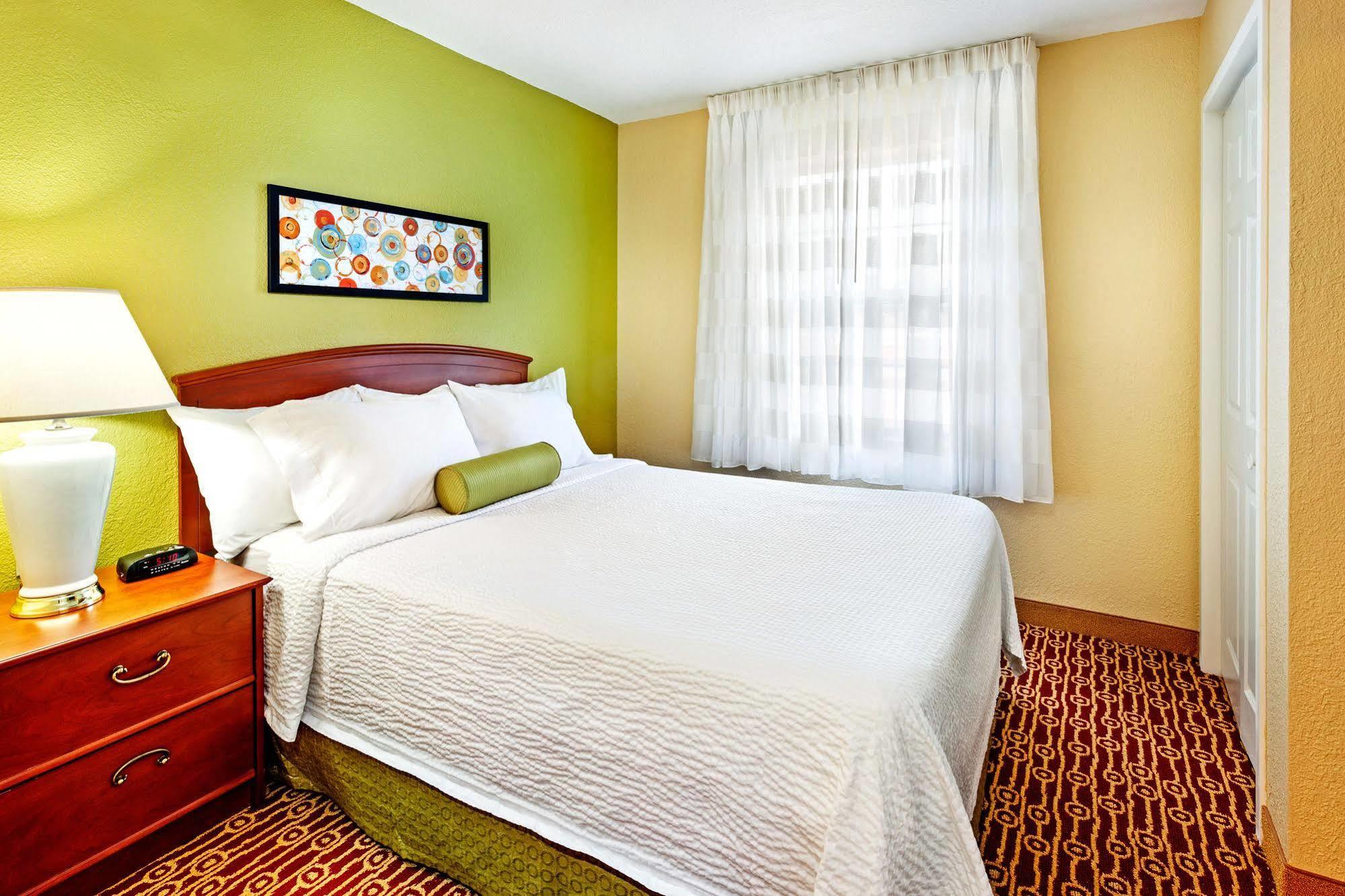 TownePlace Suites Savannah Midtown Bagian luar foto